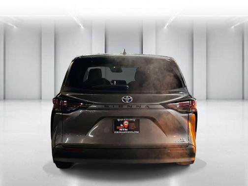2024 Toyota Sienna LE