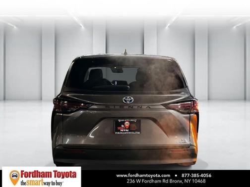 2024 Toyota Sienna LE