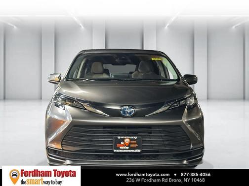 2024 Toyota Sienna LE