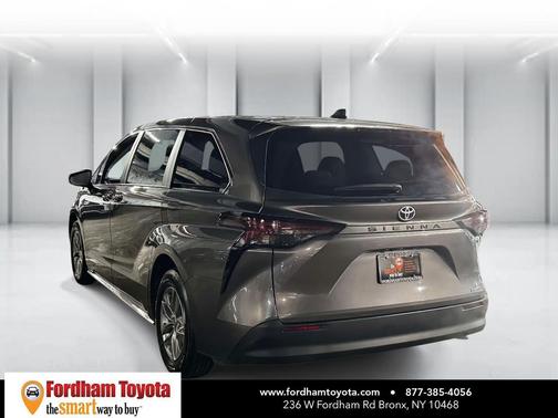 2024 Toyota Sienna LE