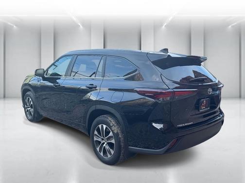 2025 Toyota Highlander XLE