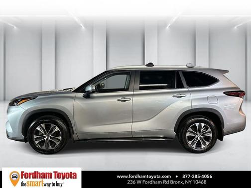 Celestial Silver Metallic 2025 Toyota Highlander XLE