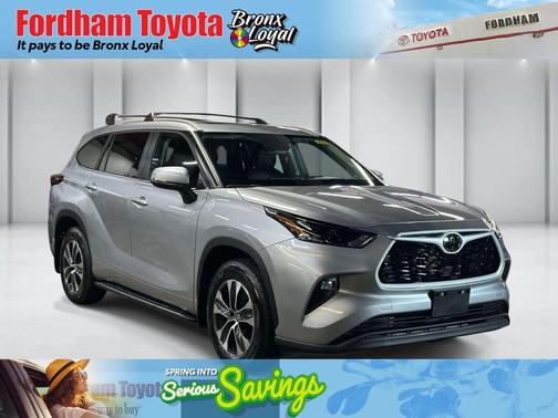 Celestial Silver Metallic 2025 Toyota Highlander XLE