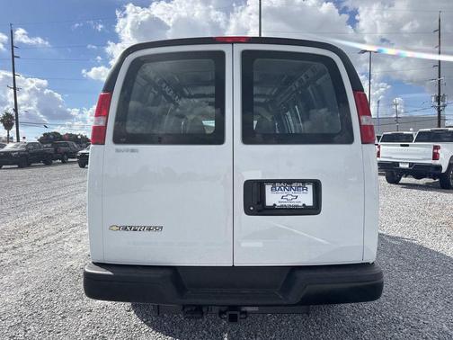 2025 Chevrolet Express 2500 RWD 2500 Regular Wheelbase WT