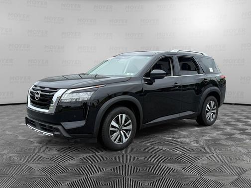 Super Black 2023 Nissan Pathfinder SL 4WD