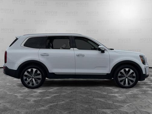 Glacial White Pearl 2022 Kia Telluride S
