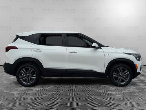 Snow White Pearl 2023 Kia Seltos LX