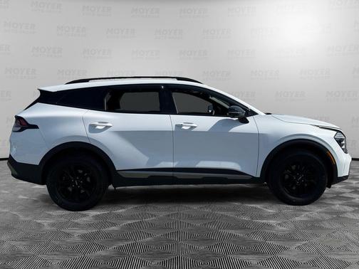 Glacial White Pearl 2023 Kia Sportage S