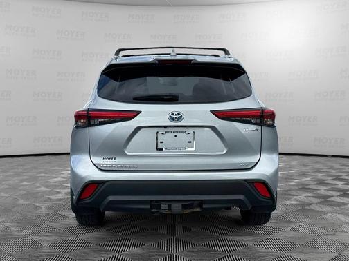 Celestial Silver Metallic 2022 Toyota Highlander Hybrid XLE