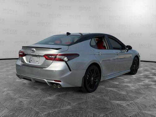 Celestial Silver Metallic/Midnight Black Metallic 2024 Toyota Camry XSE