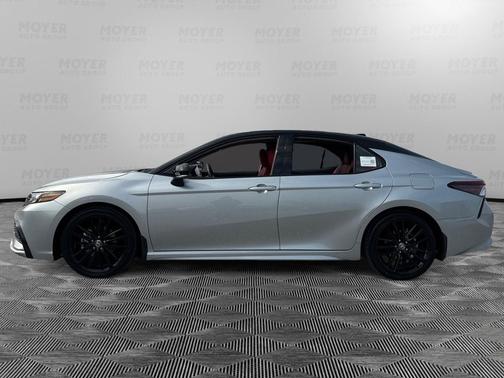 Celestial Silver Metallic/Midnight Black Metallic 2024 Toyota Camry XSE