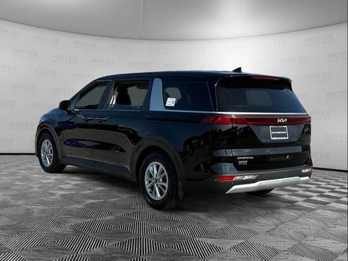 2023 Kia Carnival LX