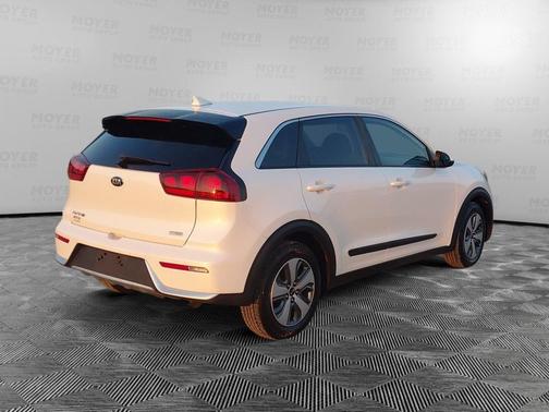 Snow White Pearl 2019 Kia Niro FE