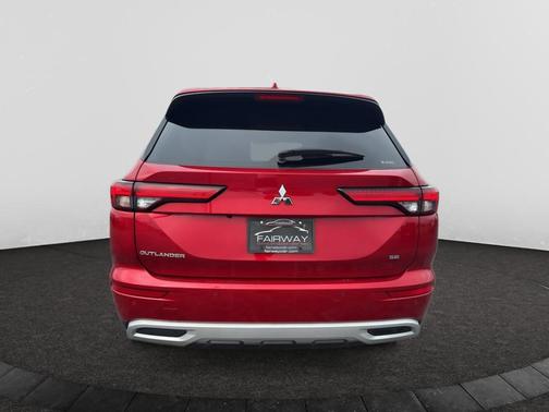 White Diamond/Black Roof 2024 Mitsubishi Outlander SE S-AWC