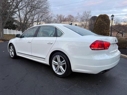 2015 Volkswagen Passat 1.8T Auto SE w/Sunroof & Nav