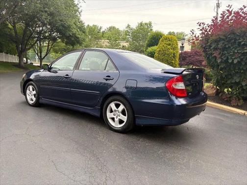2004 Toyota Camry SE V6