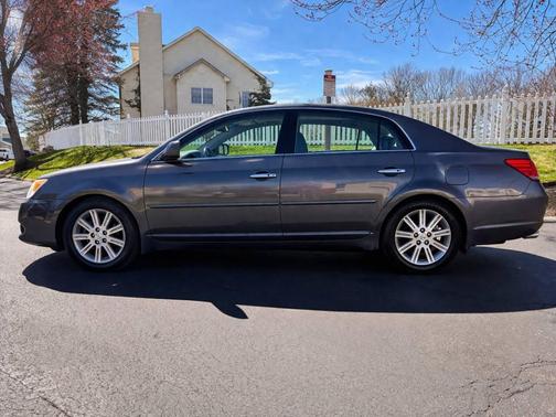 Magnetic Gray Metallic 2010 Toyota Avalon Limited