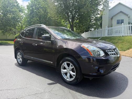 Maroon 2011 Nissan Rogue SV