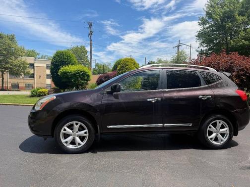 Maroon 2011 Nissan Rogue SV