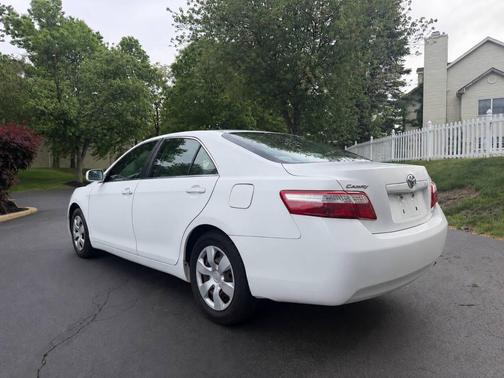 Super White 2009 Toyota Camry LE