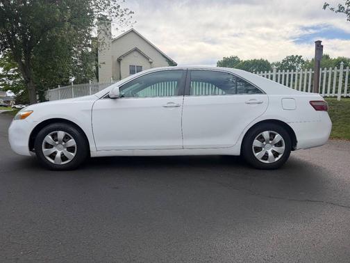 Super White 2009 Toyota Camry LE