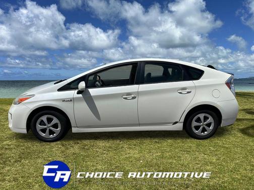 Super White 2015 Toyota Prius Four