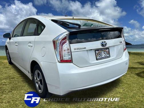 Super White 2015 Toyota Prius Four