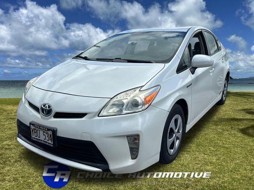 Super White 2015 Toyota Prius Four