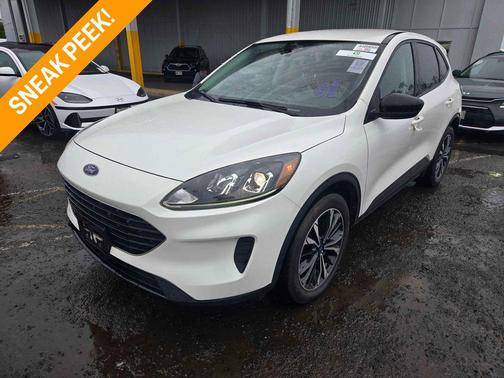 Star White Metallic Tri-Coat 2022 Ford Escape SE