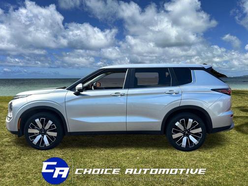 Alloy Silver Metallic 2025 Mitsubishi Outlander SE