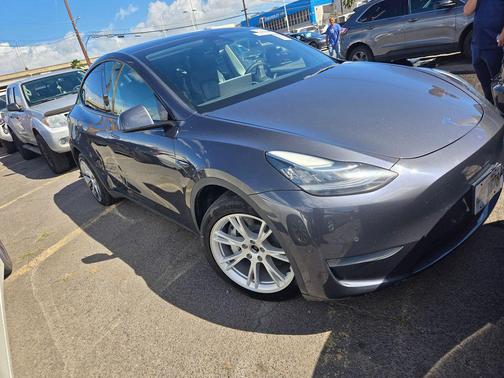 2022 Tesla Model Y Long Range Dual Motor All-Wheel Drive