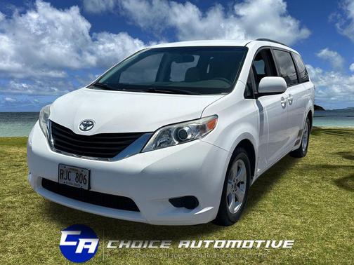 Super White 2011 Toyota Sienna LE