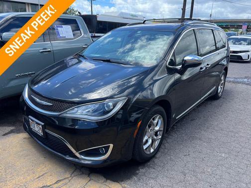 Brilliant Black Crystal Pearlcoat 2018 Chrysler Pacifica Limited