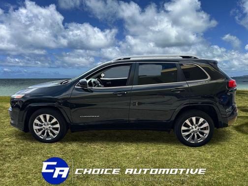 Brilliant Black Crystal Pearlcoat 2016 Jeep Cherokee Overland
