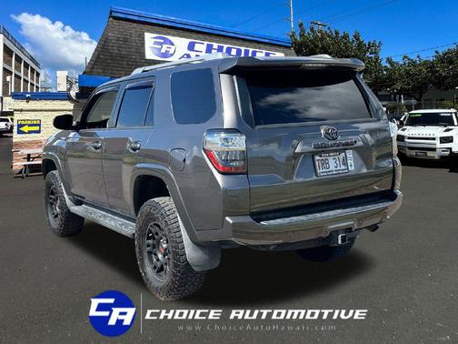 Magnetic Gray Metallic 2018 Toyota 4Runner SR5