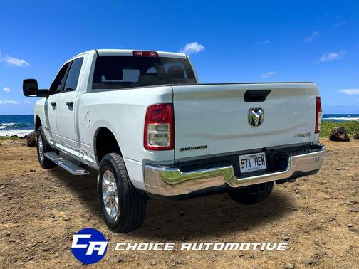 Bright White Clearcoat 2024 RAM 2500 Big Horn Crew Cab 4x4 6'4' Box