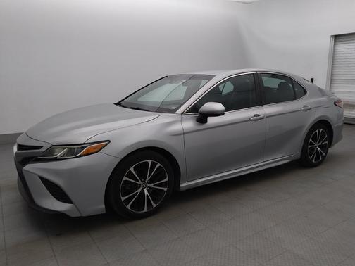 Celestial Silver Metallic 2018 Toyota Camry SE