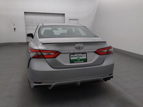 Celestial Silver Metallic 2018 Toyota Camry SE