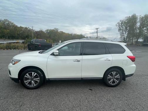 2017 Nissan Pathfinder SV