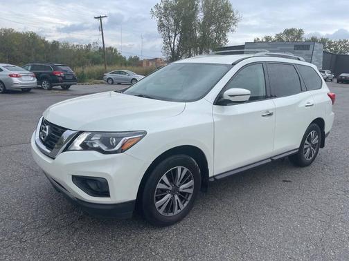 2017 Nissan Pathfinder SV