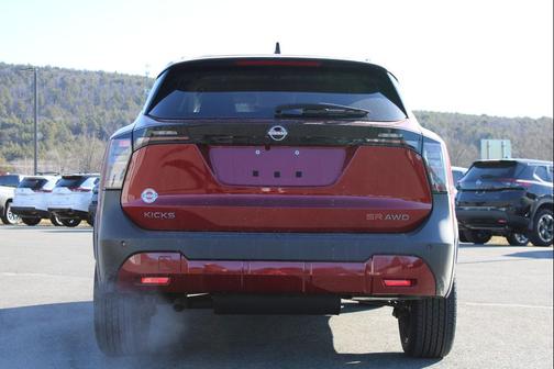 Scarlet Ember Tintcoat/Super Black 2025 Nissan Kicks SR