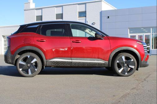 Scarlet Ember Tintcoat/Super Black 2025 Nissan Kicks SR