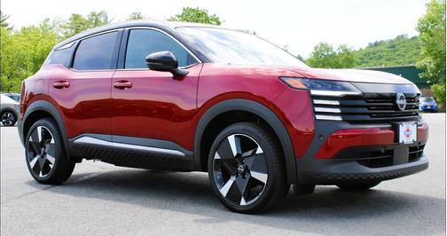 Scarlet Ember Tintcoat/Super Black 2025 Nissan Kicks SR