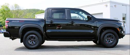 Super Black 2025 Nissan Frontier PRO-4X