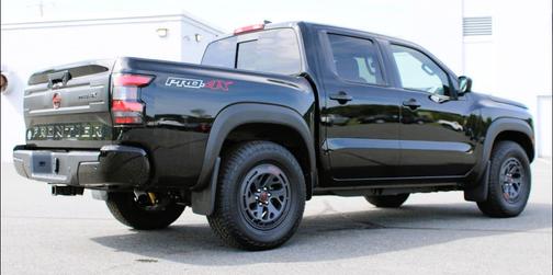 Super Black 2025 Nissan Frontier PRO-4X