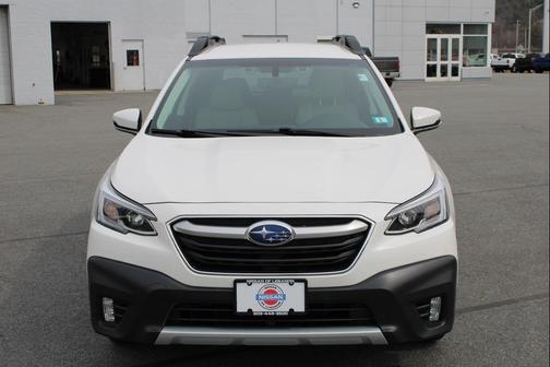 Crystal White Pearl 2022 Subaru Outback Limited