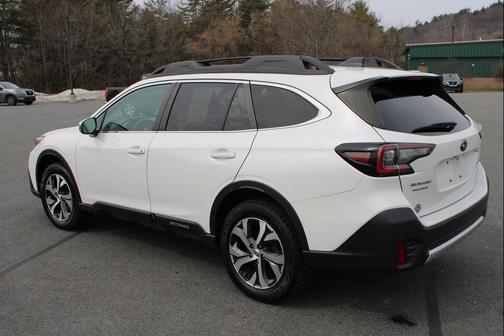 Crystal White Pearl 2022 Subaru Outback Limited
