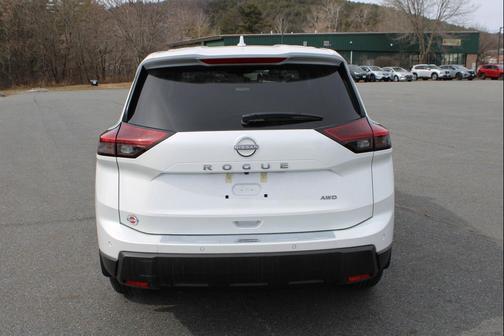 Everest White Pearl 2025 Nissan Rogue SV