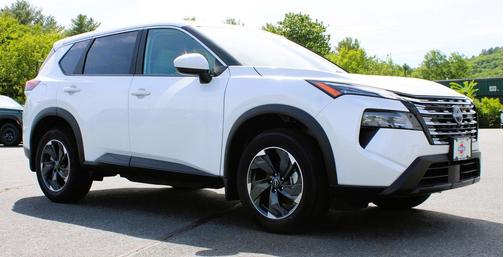 Everest White Pearl 2025 Nissan Rogue SV