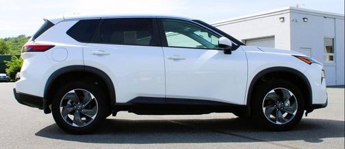 Everest White Pearl 2025 Nissan Rogue SV